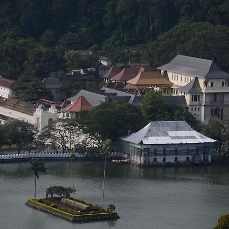 Sandriana Lake View Hotel Kandy Buitenkant foto