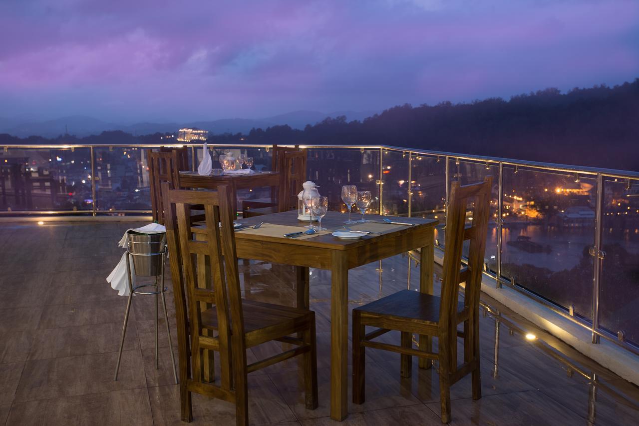 Sandriana Lake View Hotel Kandy Buitenkant foto