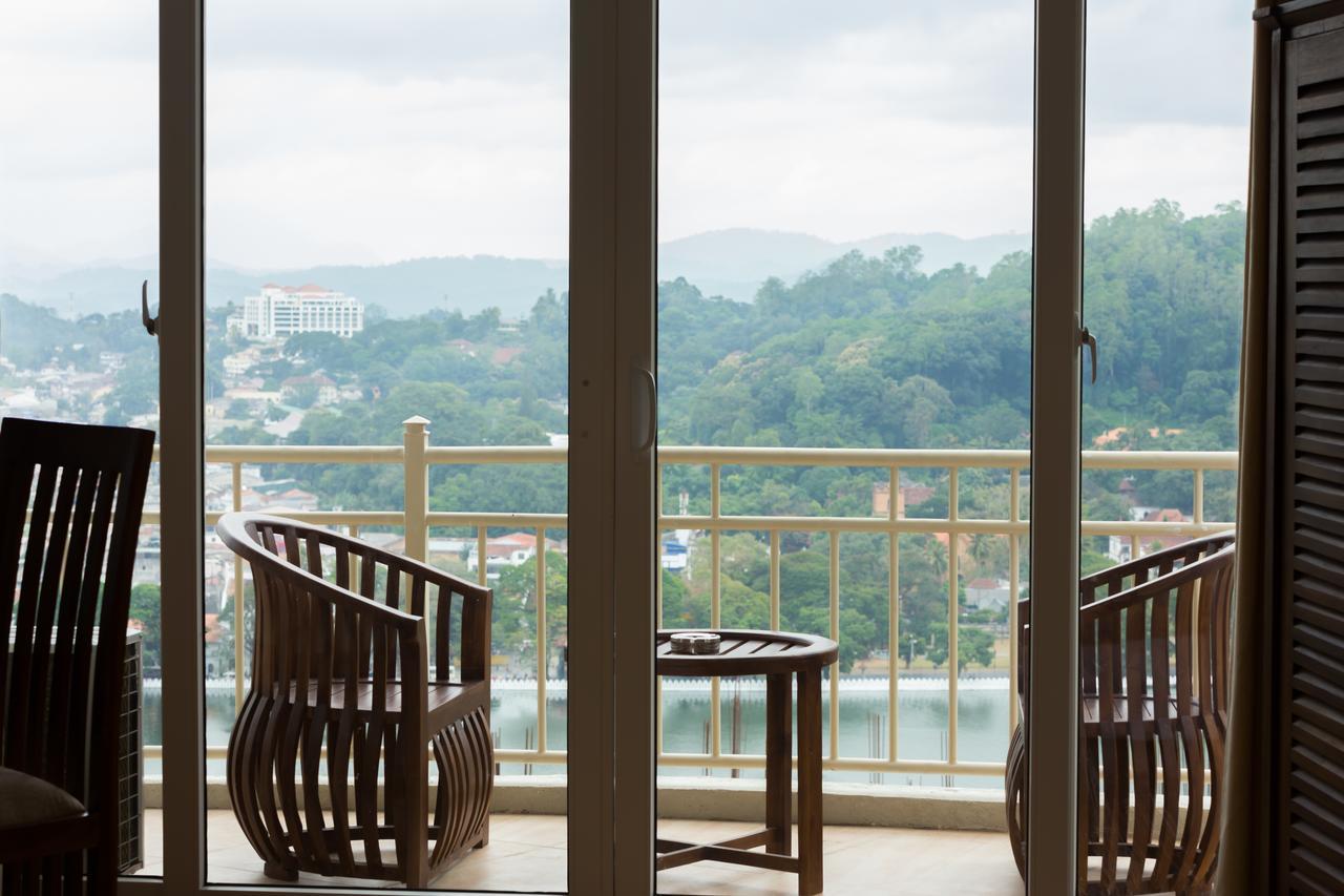 Sandriana Lake View Hotel Kandy Buitenkant foto