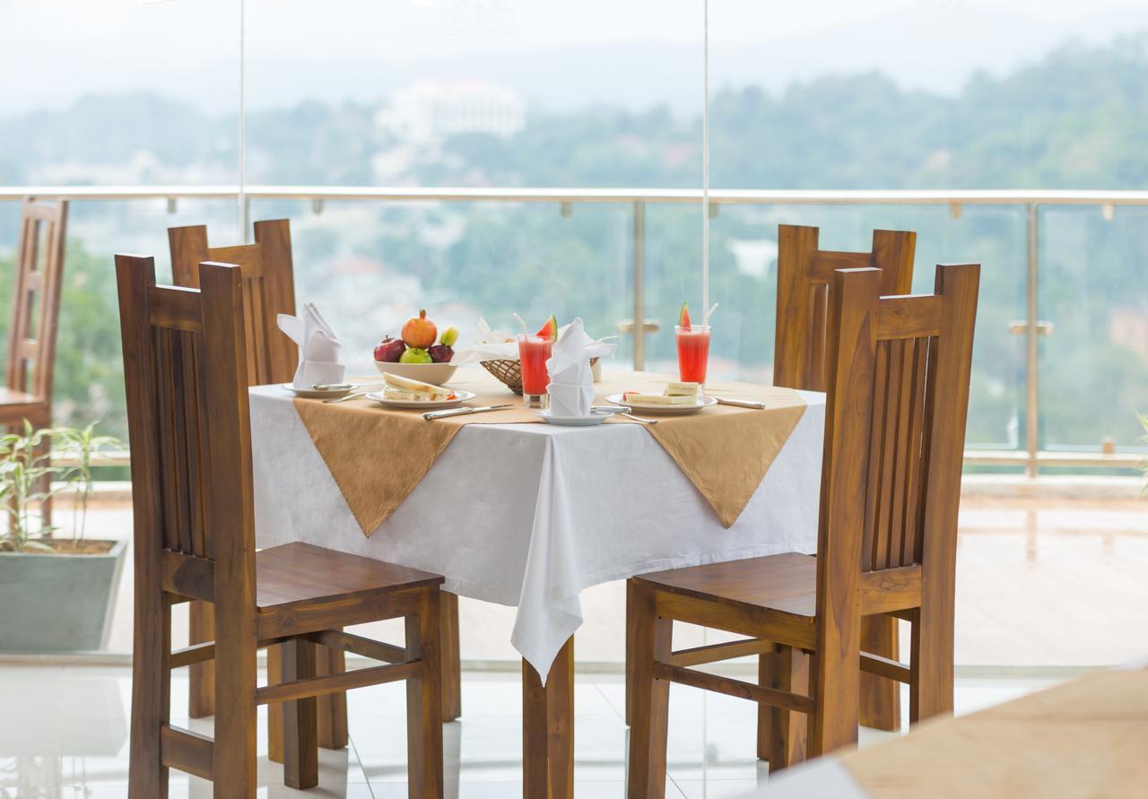 Sandriana Lake View Hotel Kandy Buitenkant foto