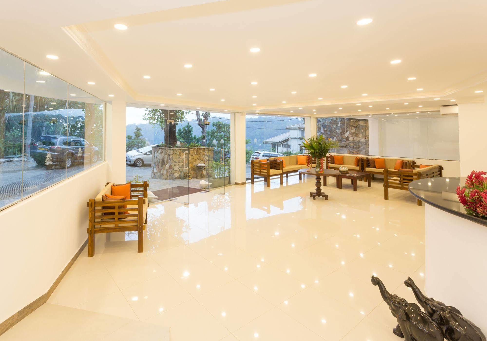 Sandriana Lake View Hotel Kandy Buitenkant foto