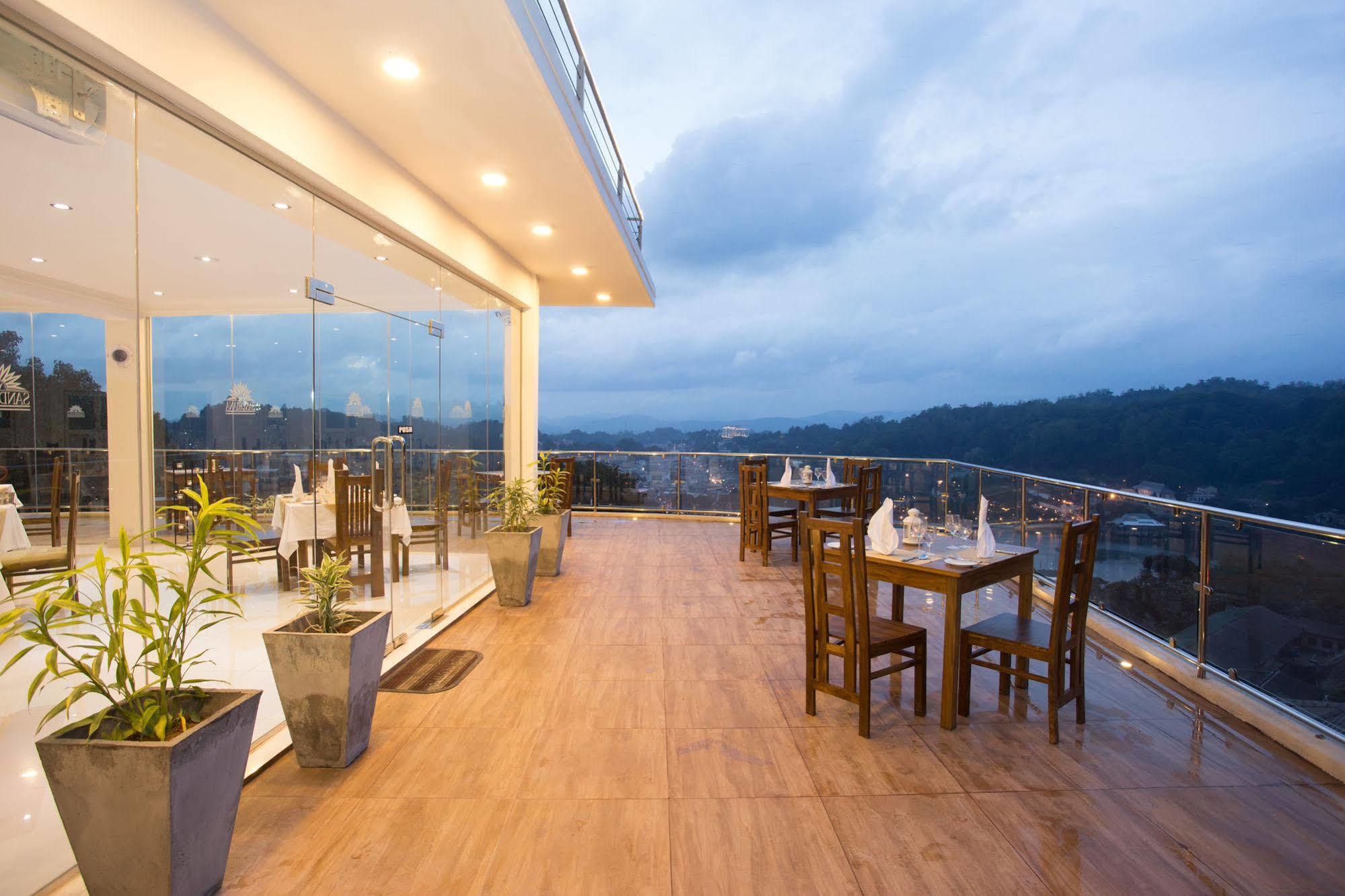 Sandriana Lake View Hotel Kandy Buitenkant foto