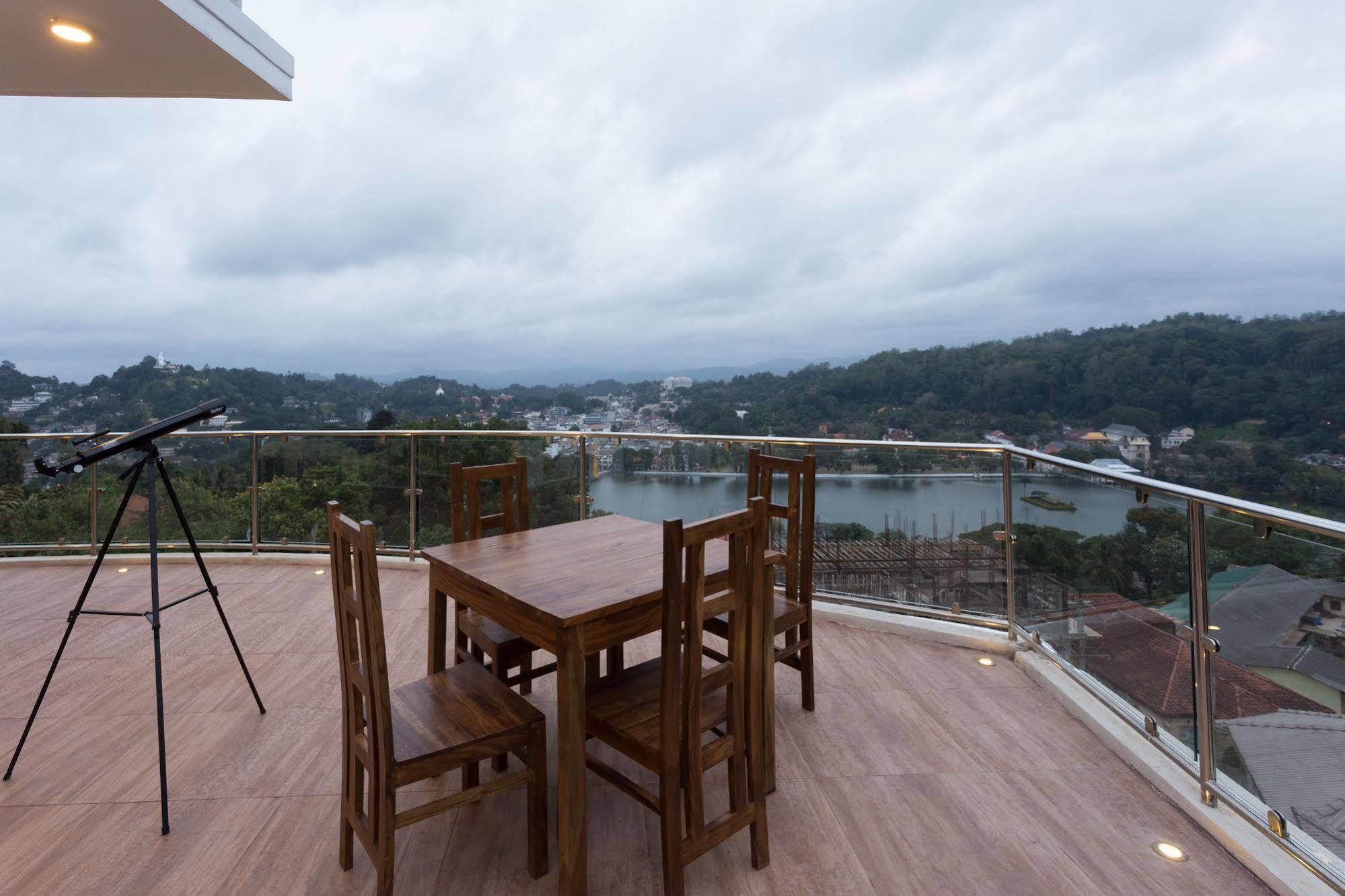 Sandriana Lake View Hotel Kandy Buitenkant foto