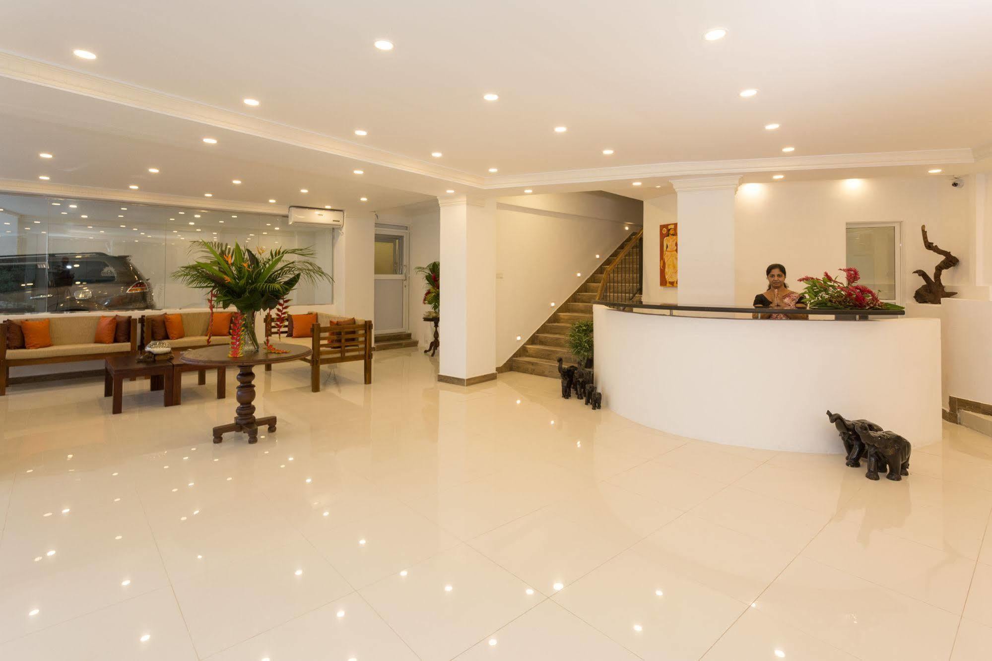 Sandriana Lake View Hotel Kandy Buitenkant foto