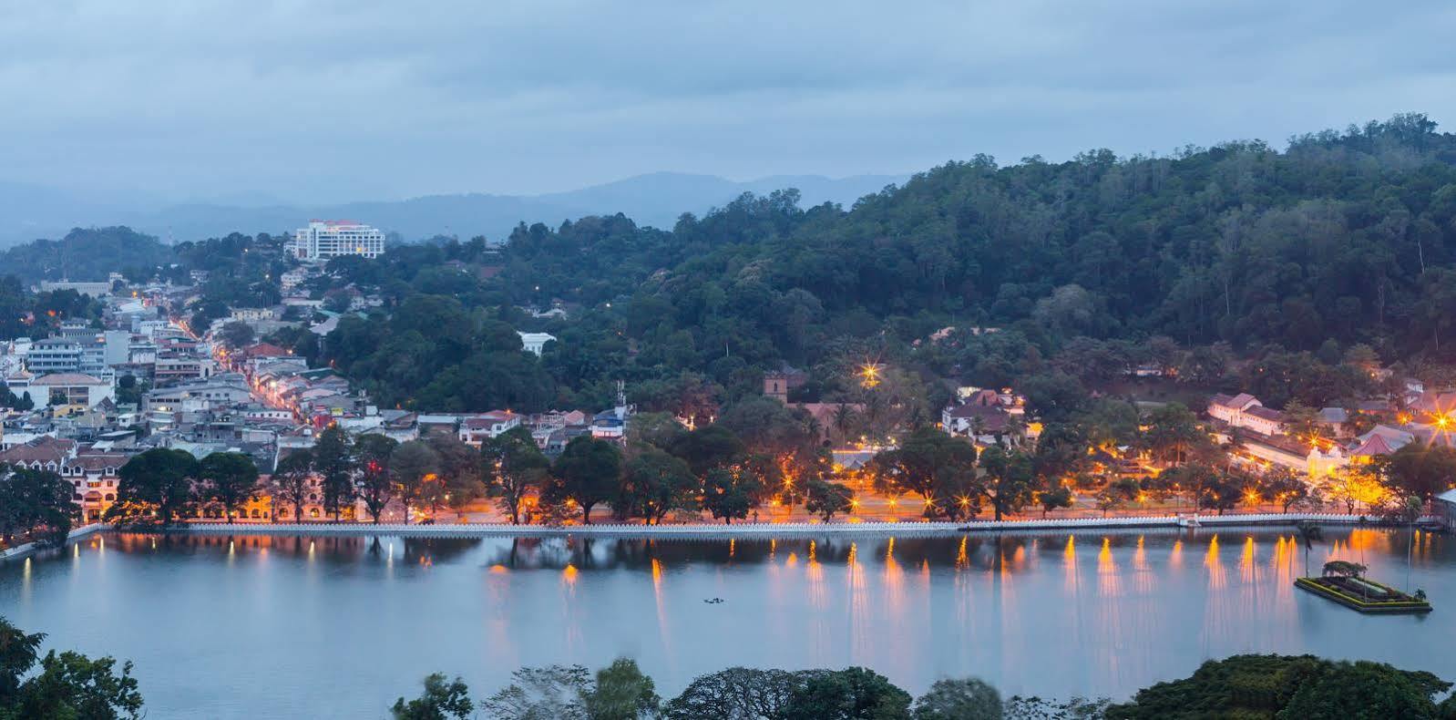 Sandriana Lake View Hotel Kandy Buitenkant foto